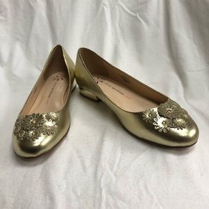 Isaac Mizrahi Gold Floral Flats